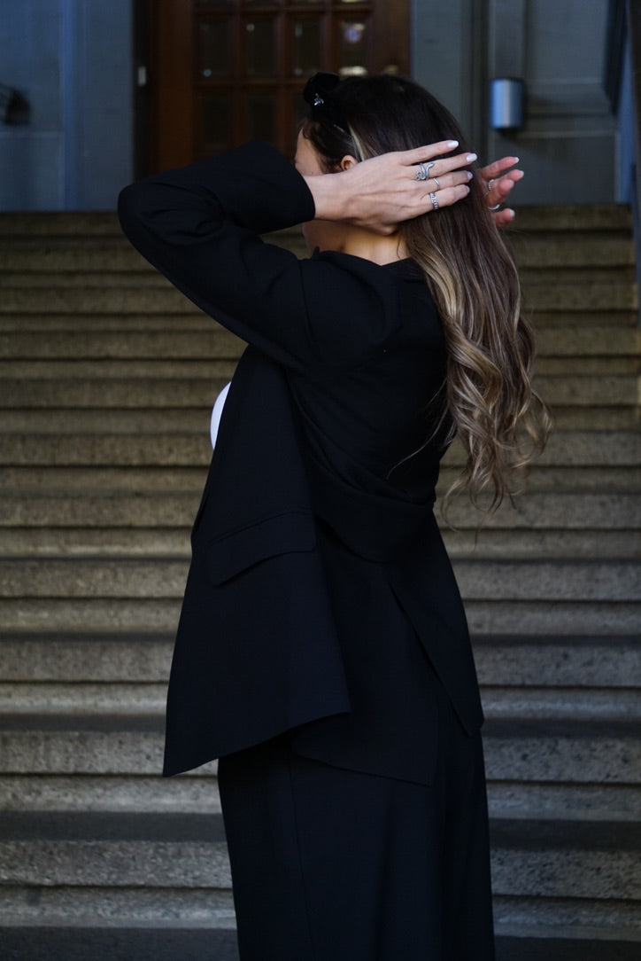 Black / 34